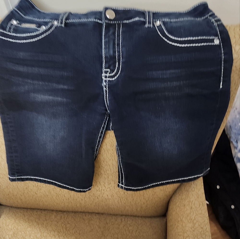 Warehouse One Women's‎ Dark Blue Jean Shorts. Size 12. Excellent Condition.